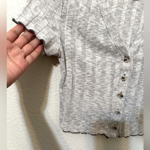 🍩EUC🍩 FOREVER 21 Gray Knit Crop Top Button Up Sweater V-Neck - Picture 7 of 8